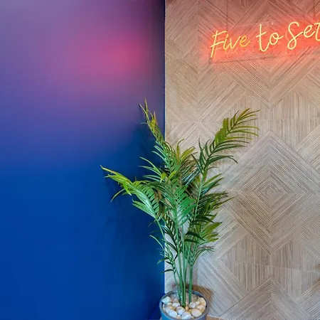 Five To - Gare - Centre-ville * Сет