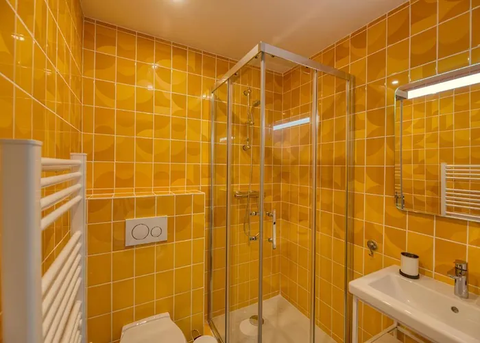 Отель Five To - Gare - Centre-ville Сет