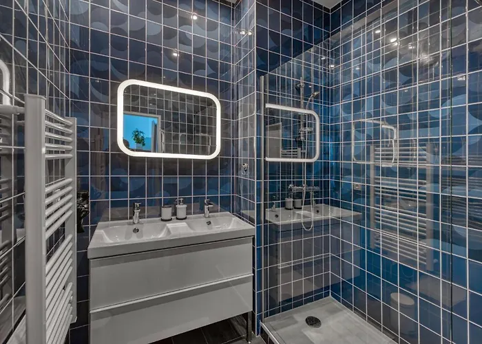 Отель Five To - Gare - Centre-ville *