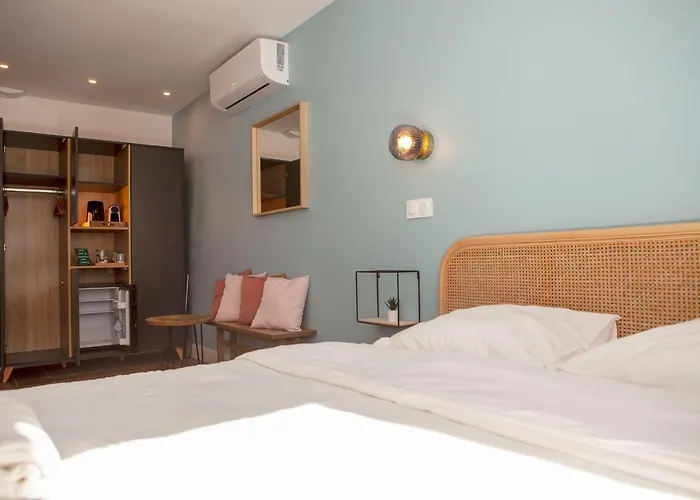 Five To - Gare - Centre-ville Отель