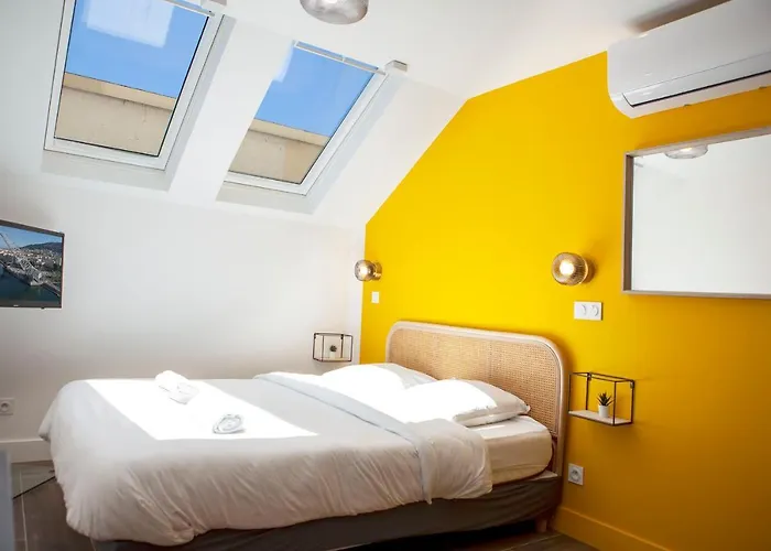 Five To - Gare - Centre-ville Отель *