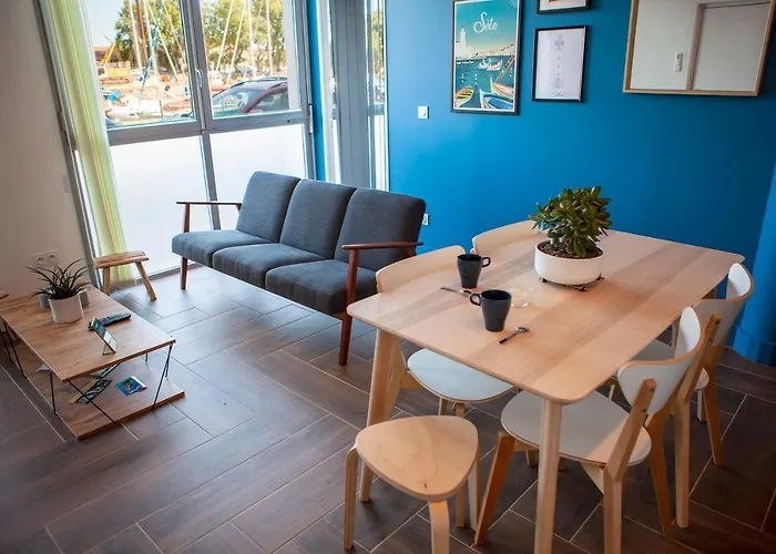 Отель Five To - Gare - Centre-ville