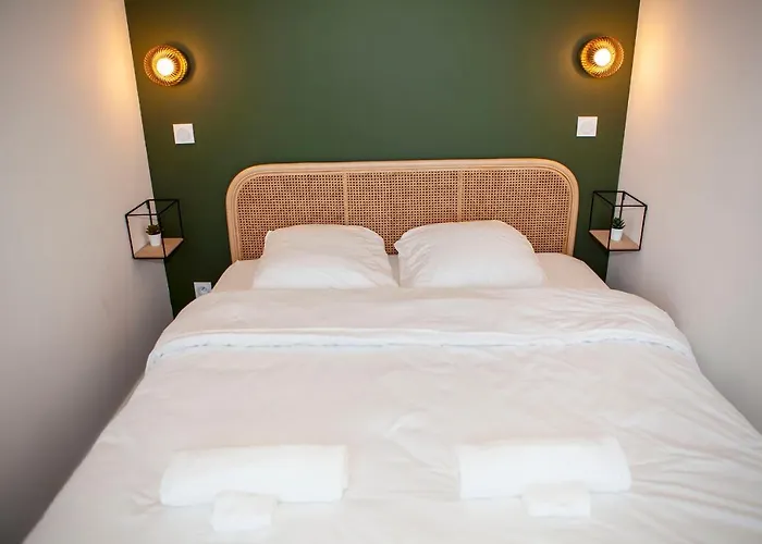 Отель Five To - Gare - Centre-ville Сет