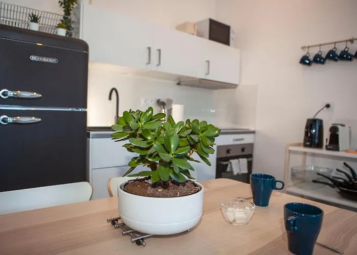 Отель Five To - Gare - Centre-ville